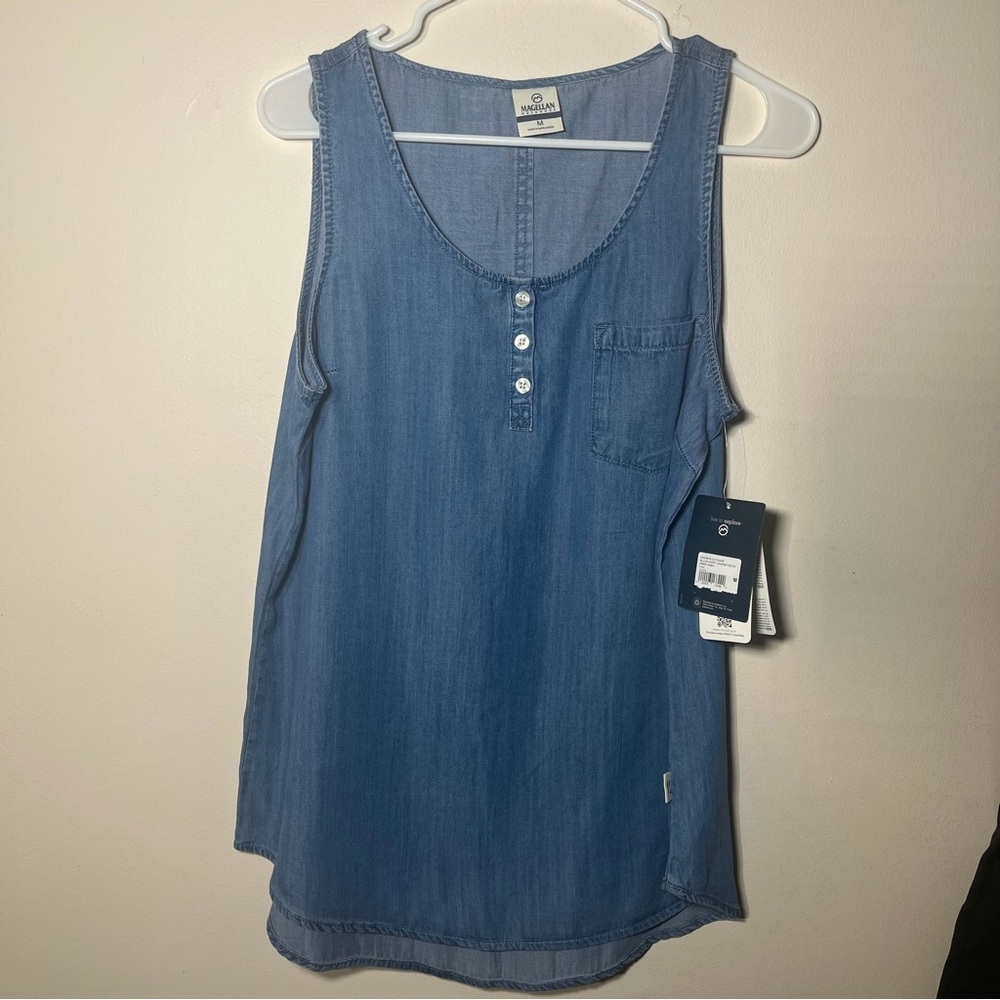 Magellan Outdoor Women's Blue Sleeveless Top size medium